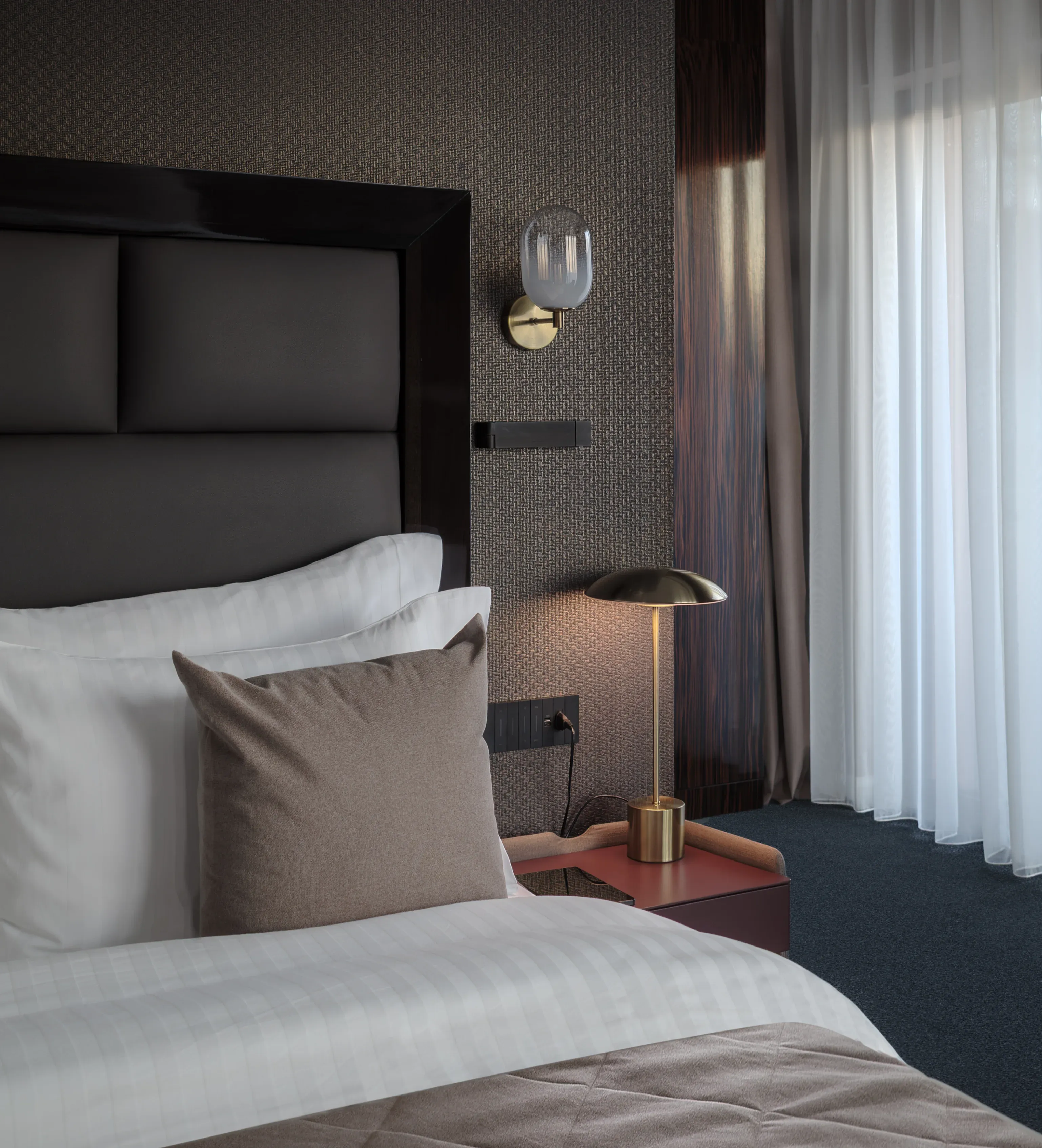 Diplomat corner room image